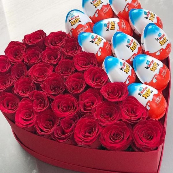 باکس گل و شکلات کیندر مدل 605 - خرید باکس گل قلب و شکلات برای ولنتاین