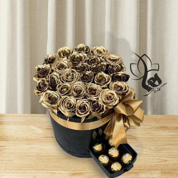باکس گل با رز طلایی هراه با شکلات